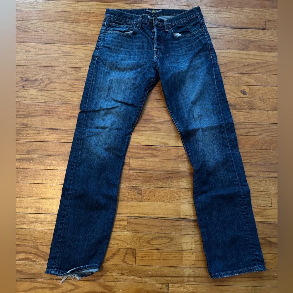 Lucky brand jeans
Size 32x31
Worn and in good condition